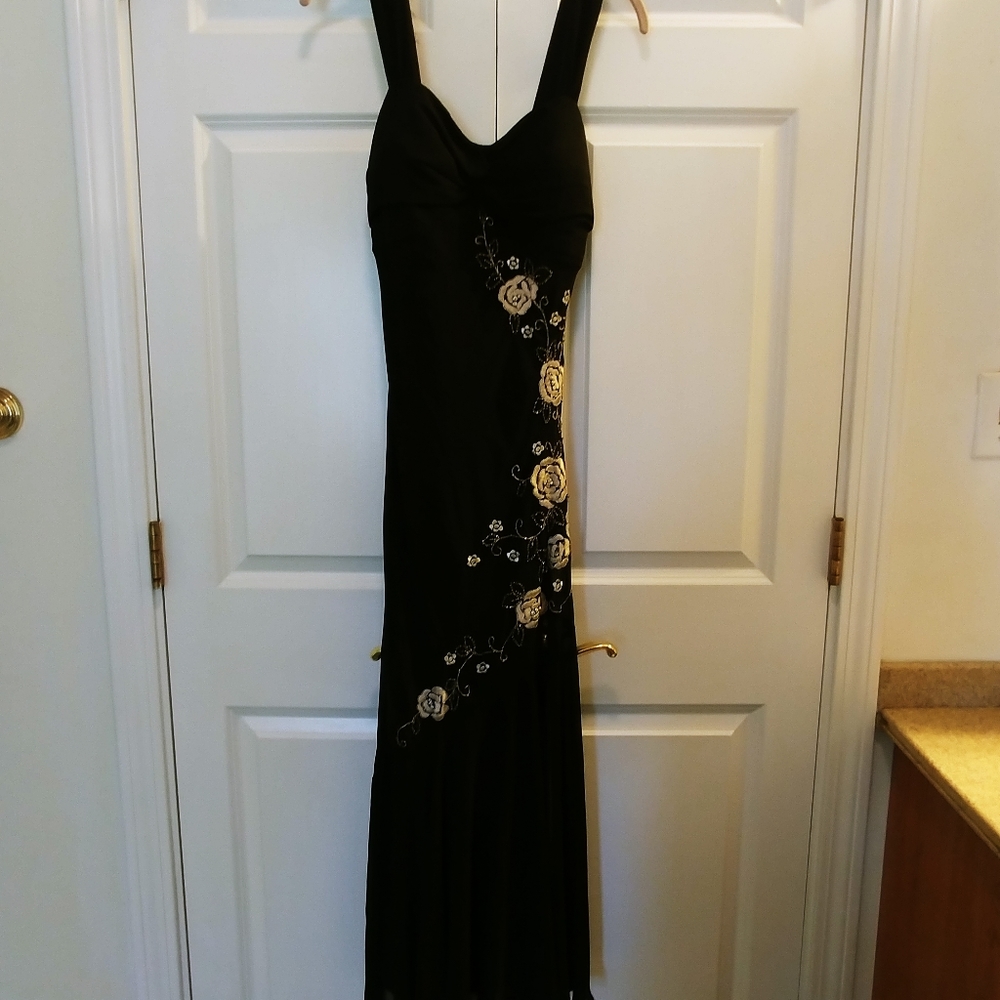 SL FASHION Embroidered and Beaded Floral Sleek Maxi Evening Gown Sz 6